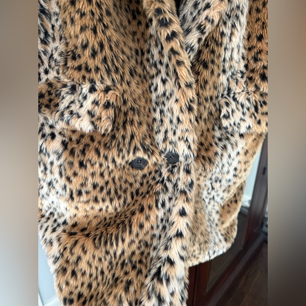 Brandy Melville Leopard Print Faux Fur Coat, One Size, Mid-Thigh Length - Picture 9 of 10